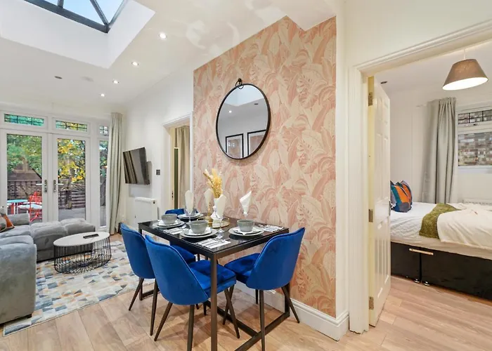 Stunning 3-Bedroom In London - Sleeps 8