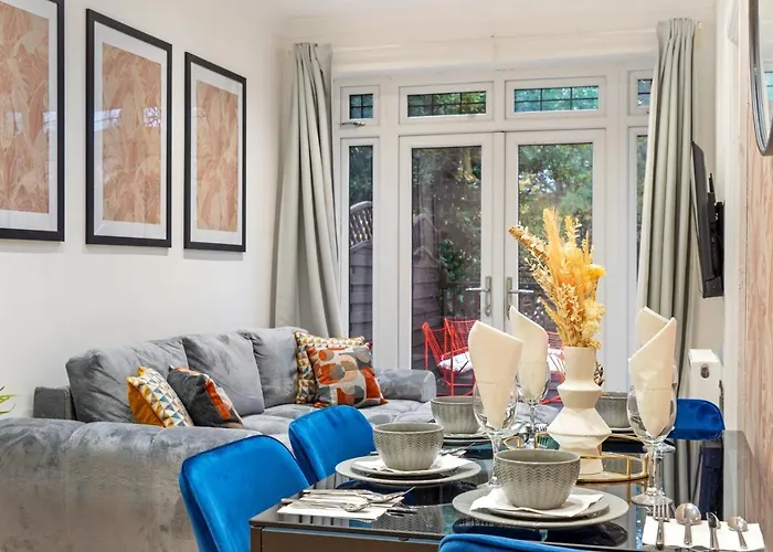 Stunning 3-Bedroom In London - Sleeps 8