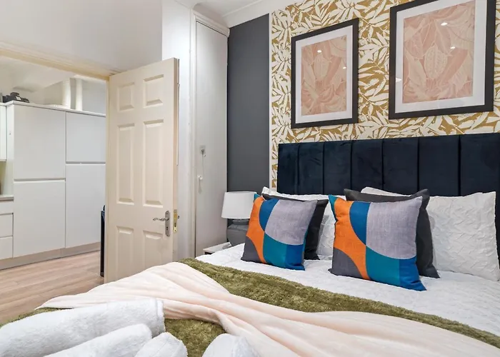 Stunning 3-Bedroom In London - Sleeps 8